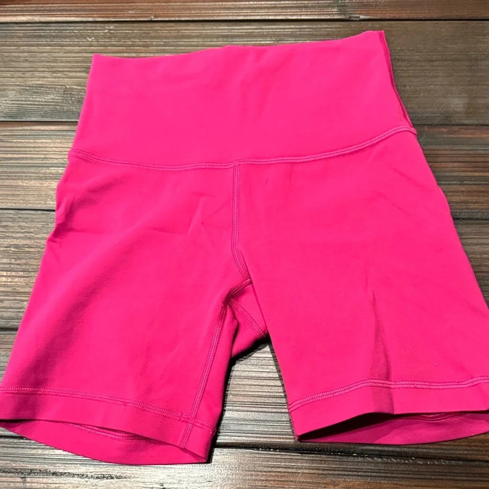 Lululemon wonder trail 6inch shorts - Picture 2 of 3